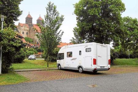 Quedlinburg: der Parkplatz Wipertistraße am Schloss.