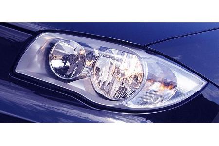 Äußerlich hält sich der Einser stark zurück. Nur modifizierte Schürzen und ein Kantenschutzprofilen weisen auf die gesteiger...