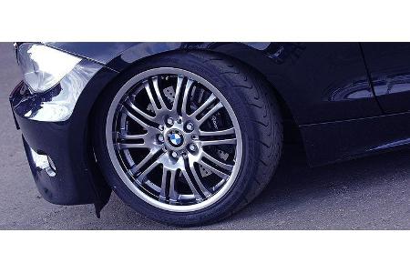 ... sondern vor allem die 18-Zoll-Felgen und eine kräftig zupackende Bremsanlage von Brembo.