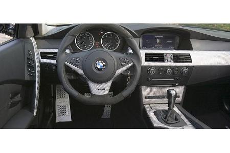 Das Interieur des Fünfers wird in Laupheim mit Carboneinlagen ...