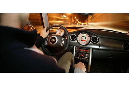 Im extrovertierten Innenraum des Cooper S Works hat sich nichts geändert. Stärker konturierte Sportsitze gibt es jedoch opti...