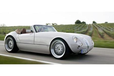 Dem Himmel so nah, dabei fast auf der Hinterachse sitzend, dem Fauchen des Sechszylinders lauschend â und Herr über 343 PS.