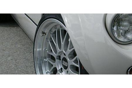 Ebenso zeitlos: BBS Kreuzspeiche im 19-Zoll-Format.