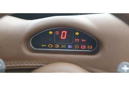 Im Fokus: feines Display für die Ganganzeige und die Info-Leuchten.