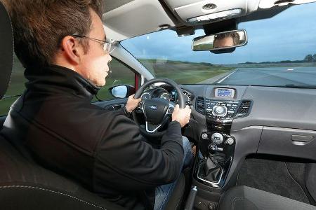 Ford Fiesta, Lenkrad, Cockpit