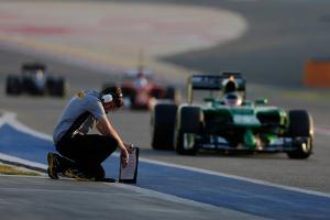 Pirelli-Techniker - Bahrain - Formel 1 Test - 2014