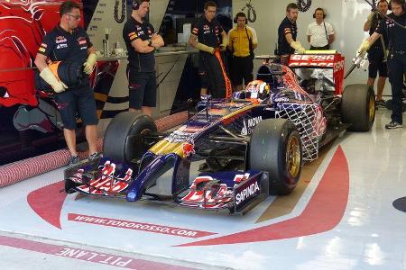 Daniil Kvyat - Toro Rosso - Formel 1 - Test - Bahrain - 1. März 2014