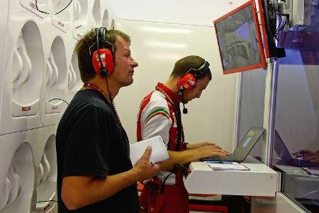 Ferrari - Boxen-Reportage - Formel 1 - GP Ungarn - 2014