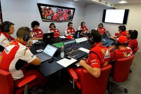 Ferrari - Boxen-Reportage - Formel 1 - GP Ungarn - 2014