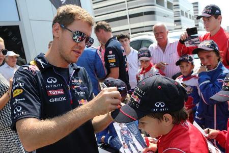 Sebastian Vettel - Sochi-Showrun - Infiniti Q50 - 2014