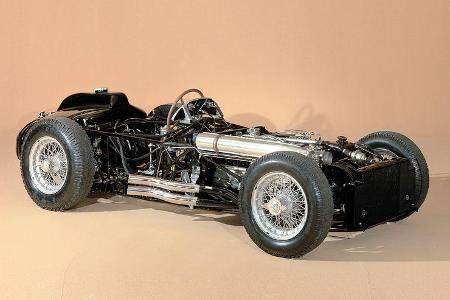 Vergleich: Mercedes W196 vs. AMG W05 - 2015