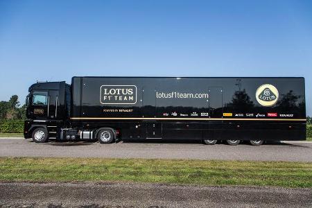 Lotus F1 Race-Trailer