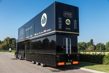 Lotus F1 Race-Trailer