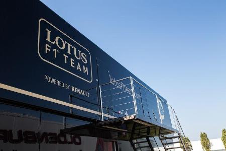 Lotus F1 Race-Trailer