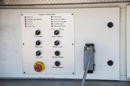 Lotus F1 Race-Trailer