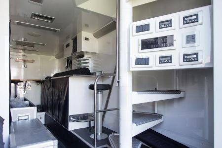 Lotus F1 Race-Trailer