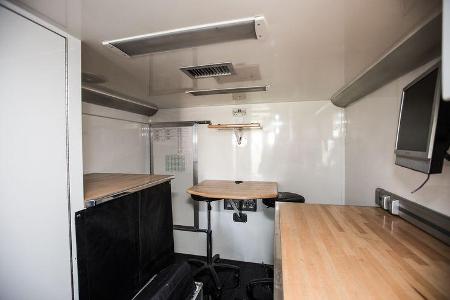 Lotus F1 Race-Trailer