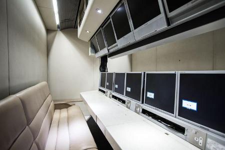 Lotus F1 Race-Trailer