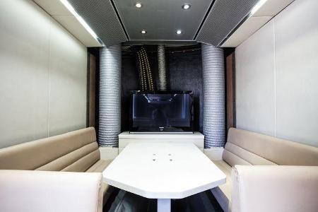 Lotus F1 Race-Trailer