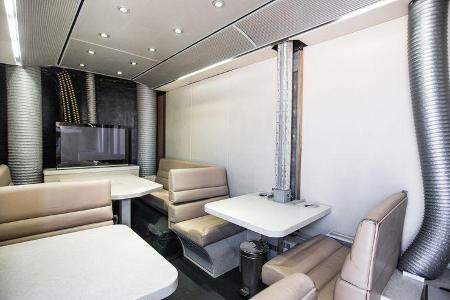 Lotus F1 Race-Trailer