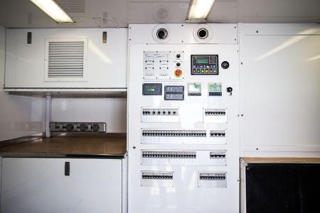 Lotus F1 Race-Trailer