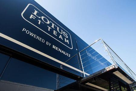 Lotus F1 Race-Trailer