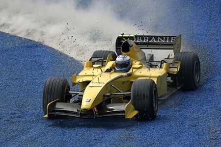 Trotz elektronischer Hilfen gab es in der abgelaufenen Saison reichlich Ausflüge wie den von Robert Doornbos in Australien ...