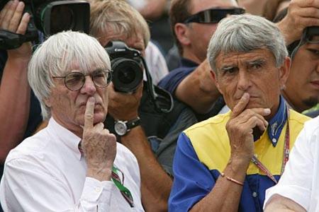 Michelin hat offensichtlich die falschen Reifen für den US-GP. Reifen-Rennchef Pierre Dupasqiuer und F1-Häuptling Bernie Ecc...