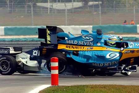 Mark Webber und Giancarlo Fisichella geraten in Bahrain aneinander.