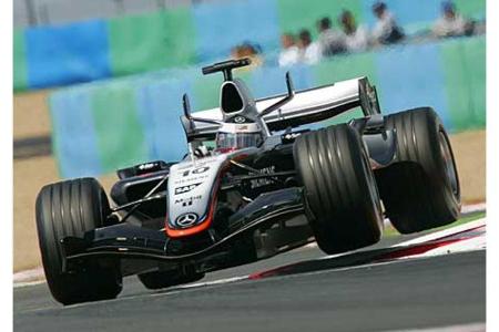 In der zweiten Jahres-Hälfte kriegt Juan Pablo Montoya die Kurve und gewinnt mit etwas Glück drei Rennen.