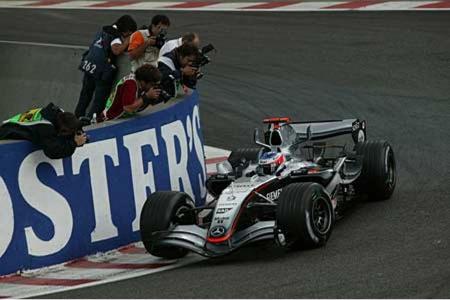 In Spa blickt alles auf Alonso und Räikkönen. Rechnerisch kann der Spanier in Belgien schon Weltmeister werden. Aber mit sei...