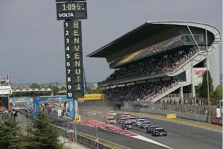 Bei der Anfahrt auf die erste Rechtskurve wird es eng.