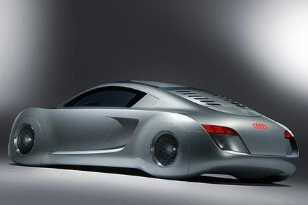 Die Optik erinnert an den Audi R8 bzw. dessen Concept Car-Vorläufer Le Mans Quattro von 2003. Statt auf Rädern sollte der RS...