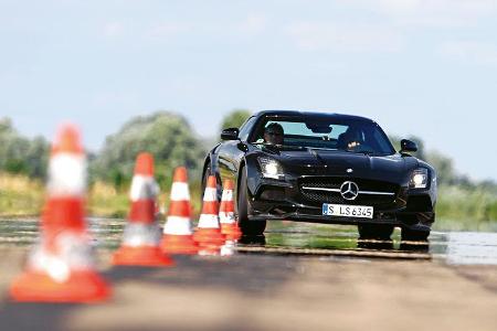 Mercedes SLS AMG Black Series, Frontansicht, Slalom