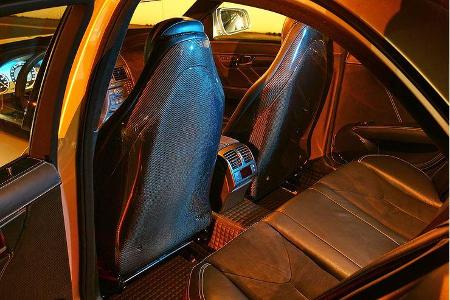 Feinsinniger Luxus: Sportsitze mit Verschalung aus Kohlefaser.