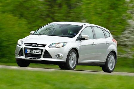 Ford Focus 1.6 ECOBOOST, Seitenansicht, von vorne, Überlandfahrt