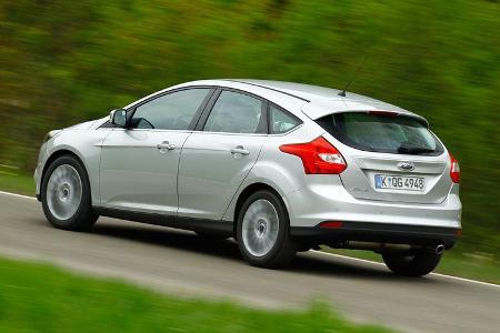 Ford Focus 1.6 ECOBOOST, Seitenansicht, von hinten, Überlandfahrt
