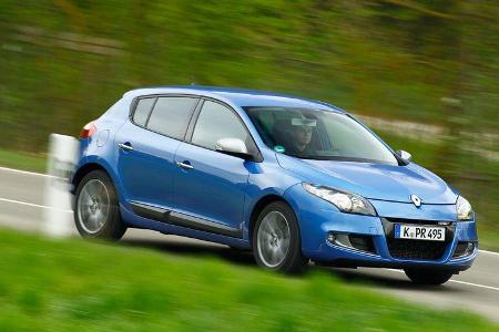 Renault Megane TCe 130, Seitenansicht, von vorne, Überlandfahrt