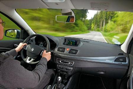 Renault Megane TCe 130, Cockpit, Fahrt, Lenkrad