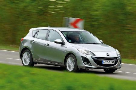 Mazda 3 2.0 MZR i-STOP, Seitenansicht, von vorne, Überlandfahrt