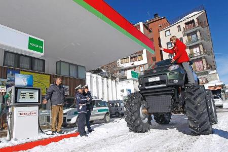 Fiat Panda Bigfoot, Frontansicht, Tankstelle