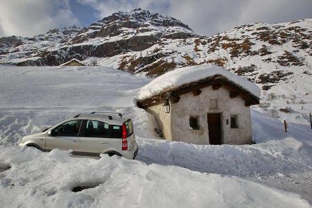 Fiat Panda 4X4, Seitenansicht, Berghütte