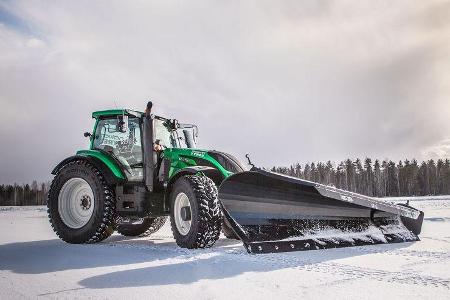 Nokian Valtra Traktor Weltrekord Schneeräumen