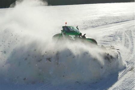 Nokian Valtra Traktor Weltrekord Schneeräumen