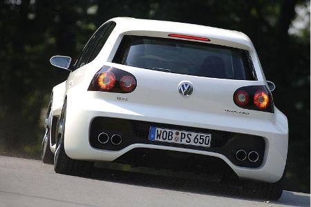 Er beherrscht alle Tonlagen perfekt, vom autoritären, extra-bassigen Leerlaufgrummeln über schrillen Sopran beim blitzartige...