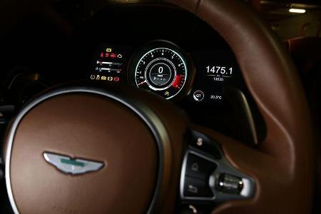 Aston Martin DB11, Rundinstrumente