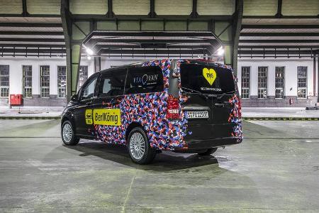 Berliner Verkehrsbetriebe (BVG) und ViaVan, ein Joint Venture von Mercedes-Benz Vans und Via