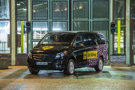 Berliner Verkehrsbetriebe (BVG) und ViaVan, ein Joint Venture von Mercedes-Benz Vans und Via