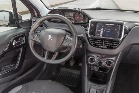 Peugeot 208 68 VTi, Cockpit, Lenkrad
