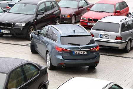 Mazda 6 2.2 D, Heckansicht, Einparken